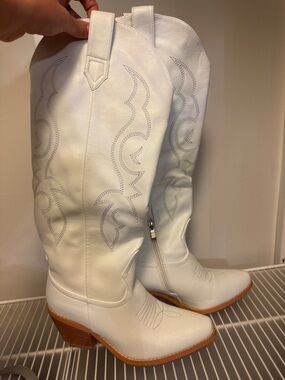 White Western Knee-High Heeled Boots